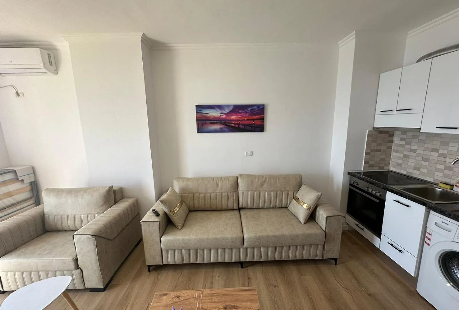 Sea View Apartment On The Beach Durrës