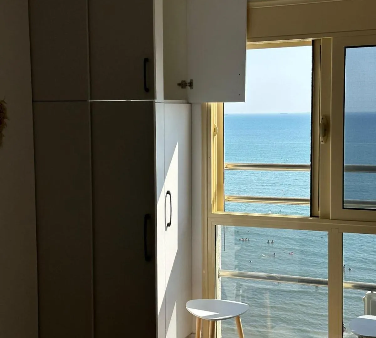 Sea View Apartment On The Beach Durrës