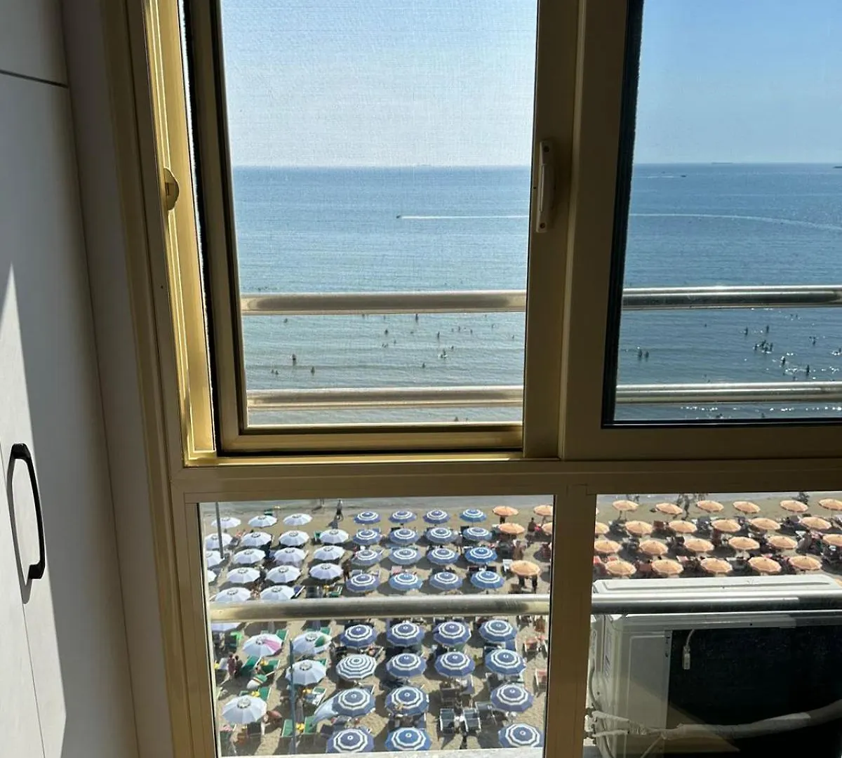 Sea View Apartment On The Beach Durrës